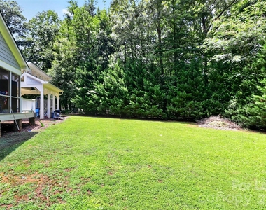 9704 Saddle Avenue - Photo Thumbnail 31