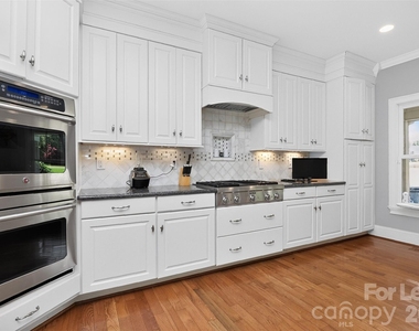 9704 Saddle Avenue - Photo Thumbnail 3