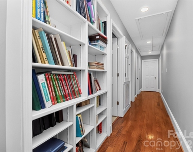 9704 Saddle Avenue - Photo Thumbnail 12