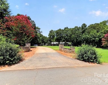 9704 Saddle Avenue - Photo Thumbnail 35