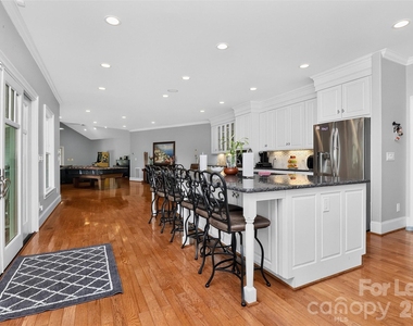 9704 Saddle Avenue - Photo Thumbnail 2