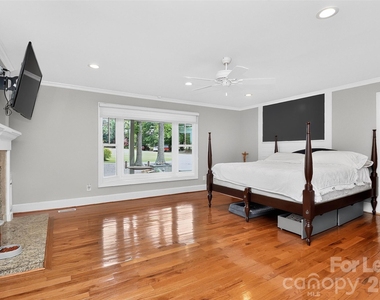 9704 Saddle Avenue - Photo Thumbnail 16