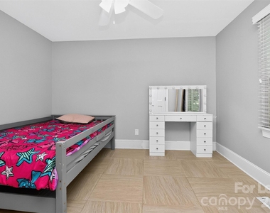 9704 Saddle Avenue - Photo Thumbnail 26