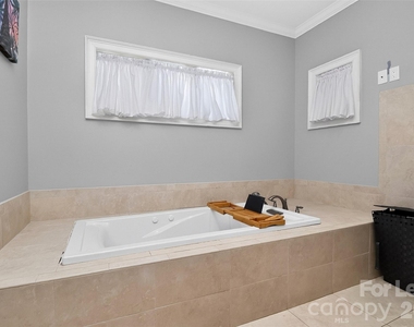 9704 Saddle Avenue - Photo Thumbnail 9