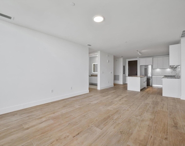 3034 Oak Avenue - Photo Thumbnail 13