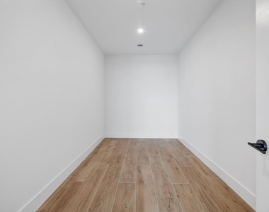 3034 Oak Avenue - Photo Thumbnail 19