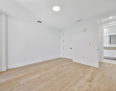 3034 Oak Avenue - Photo Thumbnail 28