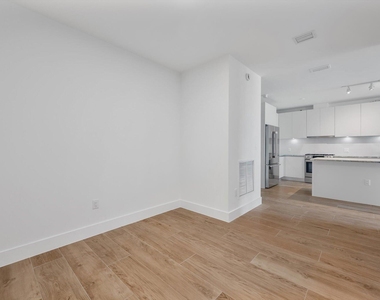 3034 Oak Avenue - Photo Thumbnail 11