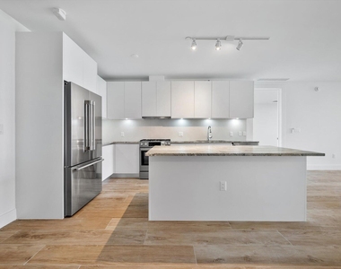 3034 Oak Avenue - Photo Thumbnail 6