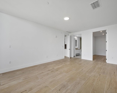 3034 Oak Avenue - Photo Thumbnail 16