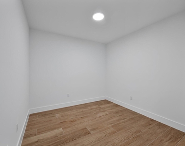 3034 Oak Avenue - Photo Thumbnail 10