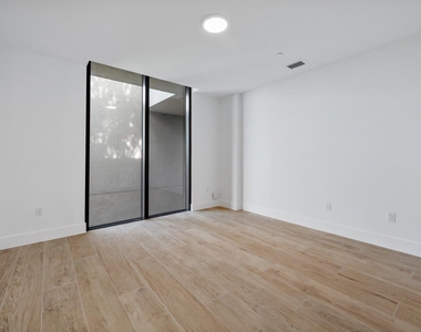 3034 Oak Avenue - Photo Thumbnail 23