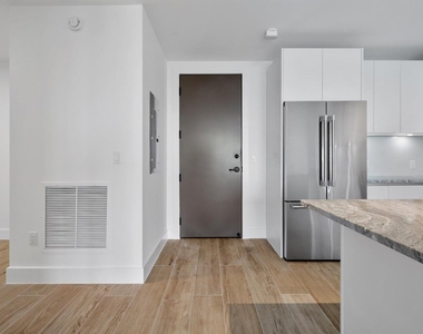 3034 Oak Avenue - Photo Thumbnail 7