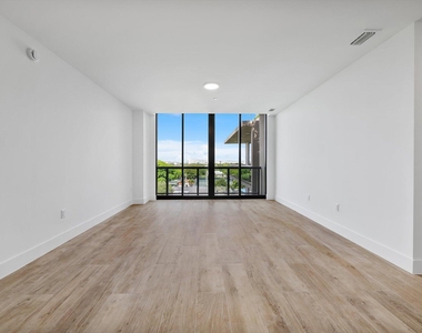 3034 Oak Avenue - Photo Thumbnail 12