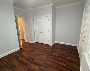 5609 Fairview Road - Photo Thumbnail 16