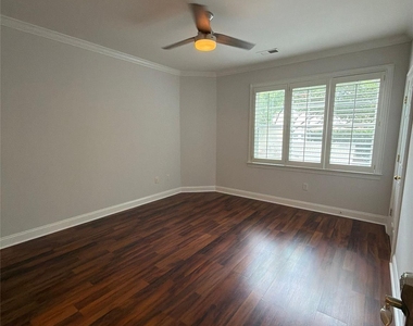5609 Fairview Road - Photo Thumbnail 2