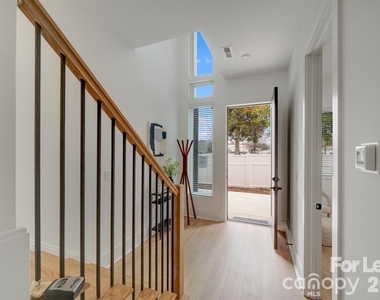 1213 E 36th Street - Photo Thumbnail 5