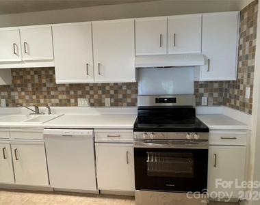 7368 Rose Terrace Court - Photo Thumbnail 10