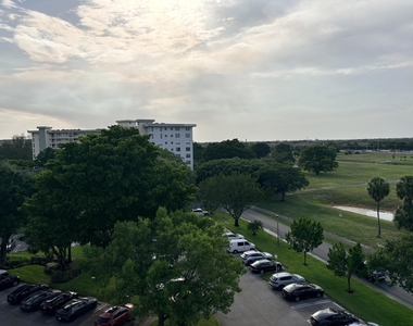 3091 N Course Drive - Photo Thumbnail 17