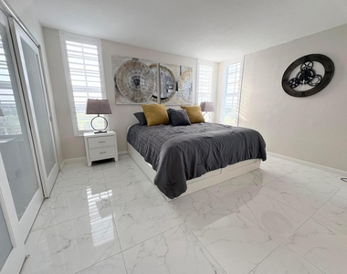 3091 N Course Drive - Photo Thumbnail 22