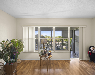 10777 W Sample Road - Photo Thumbnail 14