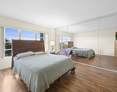 10777 W Sample Road - Photo Thumbnail 6