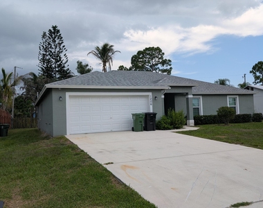1206 Sw Asturia Avenue - Photo Thumbnail 2