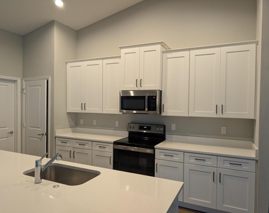 1206 Sw Asturia Avenue - Photo Thumbnail 3