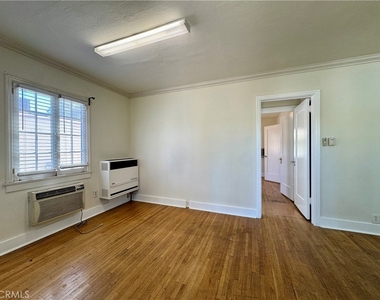 1714 Gillette Crescent - Photo Thumbnail 4