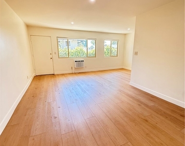 1651 Golden Gate Ave - Photo Thumbnail 4