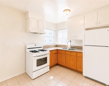 1372 W 36th Street - Photo Thumbnail 5