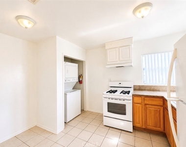 1372 W 36th Street - Photo Thumbnail 4