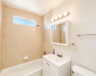 1372 W 36th Street - Photo Thumbnail 12
