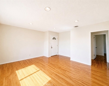 1372 W 36th Street - Photo Thumbnail 2