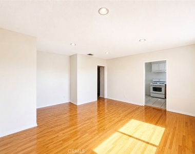 1372 W 36th Street - Photo Thumbnail 3