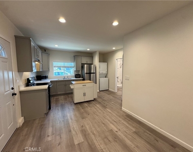 5059 B Ludgate Drive - Photo Thumbnail 5