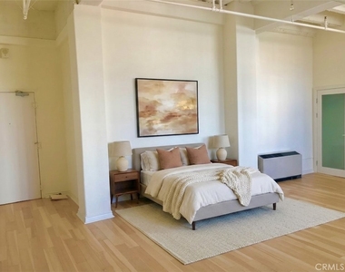 312 W 5th Street - Photo Thumbnail 2