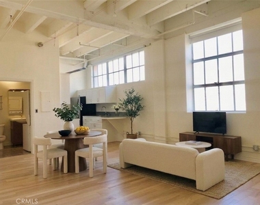312 W 5th Street - Photo Thumbnail 1