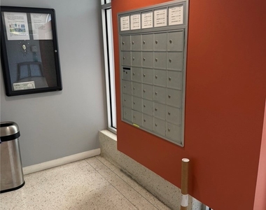4807 Woodley Ave - Photo Thumbnail 1
