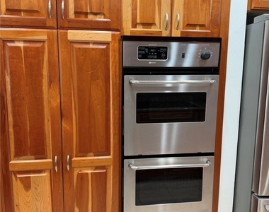 4807 Woodley Ave - Photo Thumbnail 3