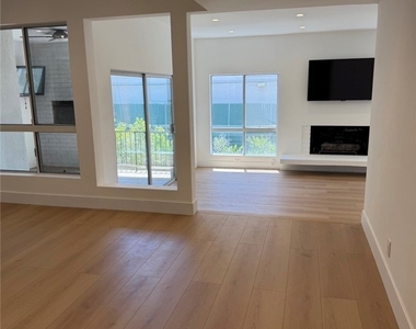 4807 Woodley Ave - Photo Thumbnail 11