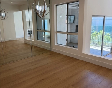 4807 Woodley Ave - Photo Thumbnail 12