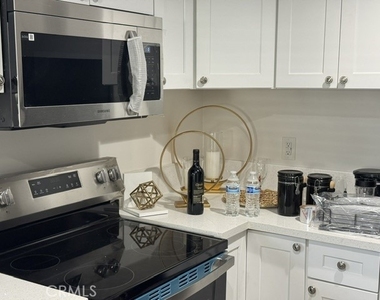 7960 Tampa Avenue - Photo Thumbnail 7