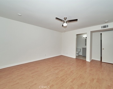 433 S Manhattan - Photo Thumbnail 14