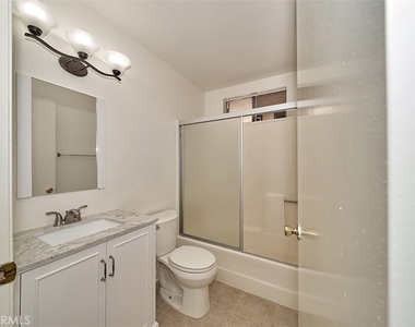 433 S Manhattan - Photo Thumbnail 19