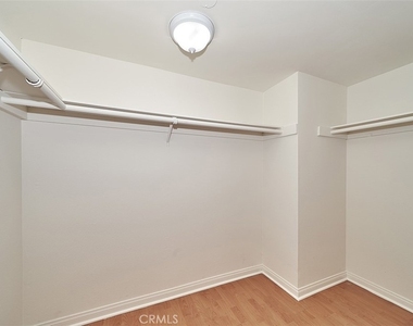 433 S Manhattan - Photo Thumbnail 17