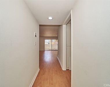 433 S Manhattan - Photo Thumbnail 6
