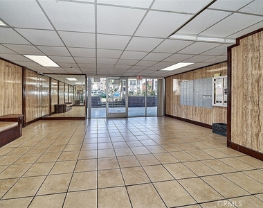433 S Manhattan - Photo Thumbnail 2