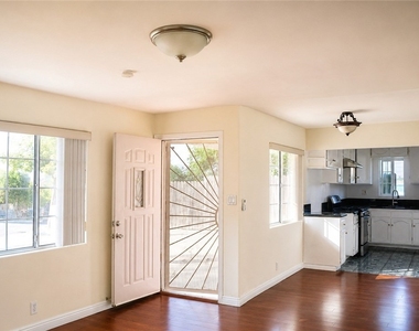 301 Colston Avenue - Photo Thumbnail 3