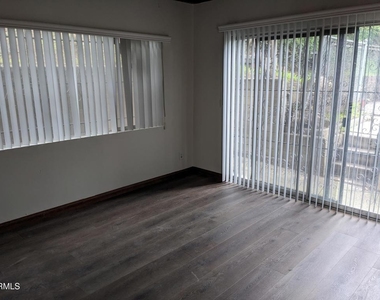 1 Waverly Drive - Photo Thumbnail 7